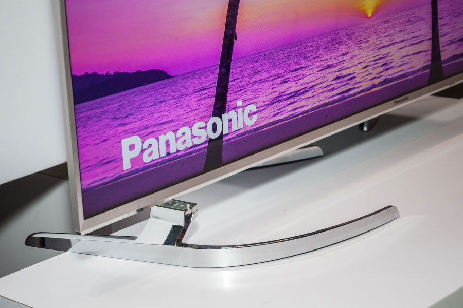Panasonic 上年推出 3+3 原色技術的 4K 電視系列，今年採用這項 Hexa Chroma Drive 技術的新電視系列顏色表現進一步加強，除了獲得更廣闊色域之外，更邀得荷里活電影製作人為電視校準色彩，而且兩個高階新系列亦都支援 HDR 技術。