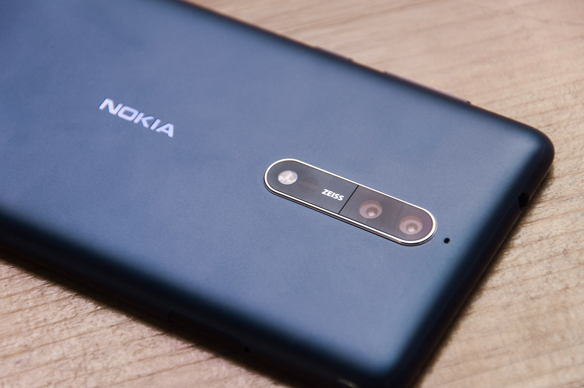 獲得 Nokia 手機品牌授權的 HMD Global，早前在倫敦發佈會上宣佈推出 Nokia 8，配備旗艦硬件規格，金屬機身，加上蔡司鏡頭加持，不少人都非常期待真正的旗艦機登場！今日正式在港舉行產品發佈會，Nokia 8 提供緞面藍及鋼鐵灰兩色選擇，定價相當有驚喜，只需 $4,088，非常抵玩。