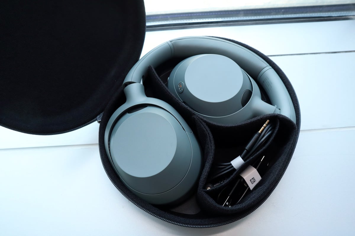 Sony 開拓全新 ULT 系列產品線，以「震憾低音，極致氛圍」為宗旨，打頭陣的是頭戴式降噪耳機 ULT Wear，於今日（12/4）在港正式開售，提供黑色、米白及森林灰 3 種顏色可以選擇。