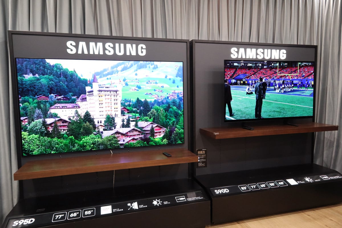 Samsung 今日（17/4）在港公佈推出劃時代 AI 電視，Neo QLED 及 OLED 電視系列中融入了全方位的人工智能技術，當中的 Neo QLED 8K QN900D 搭載了 NQ8 AI 第三代處理器， 大幅提升了影像處理能力，為用家帶來更智能、便捷的觀賞體驗。