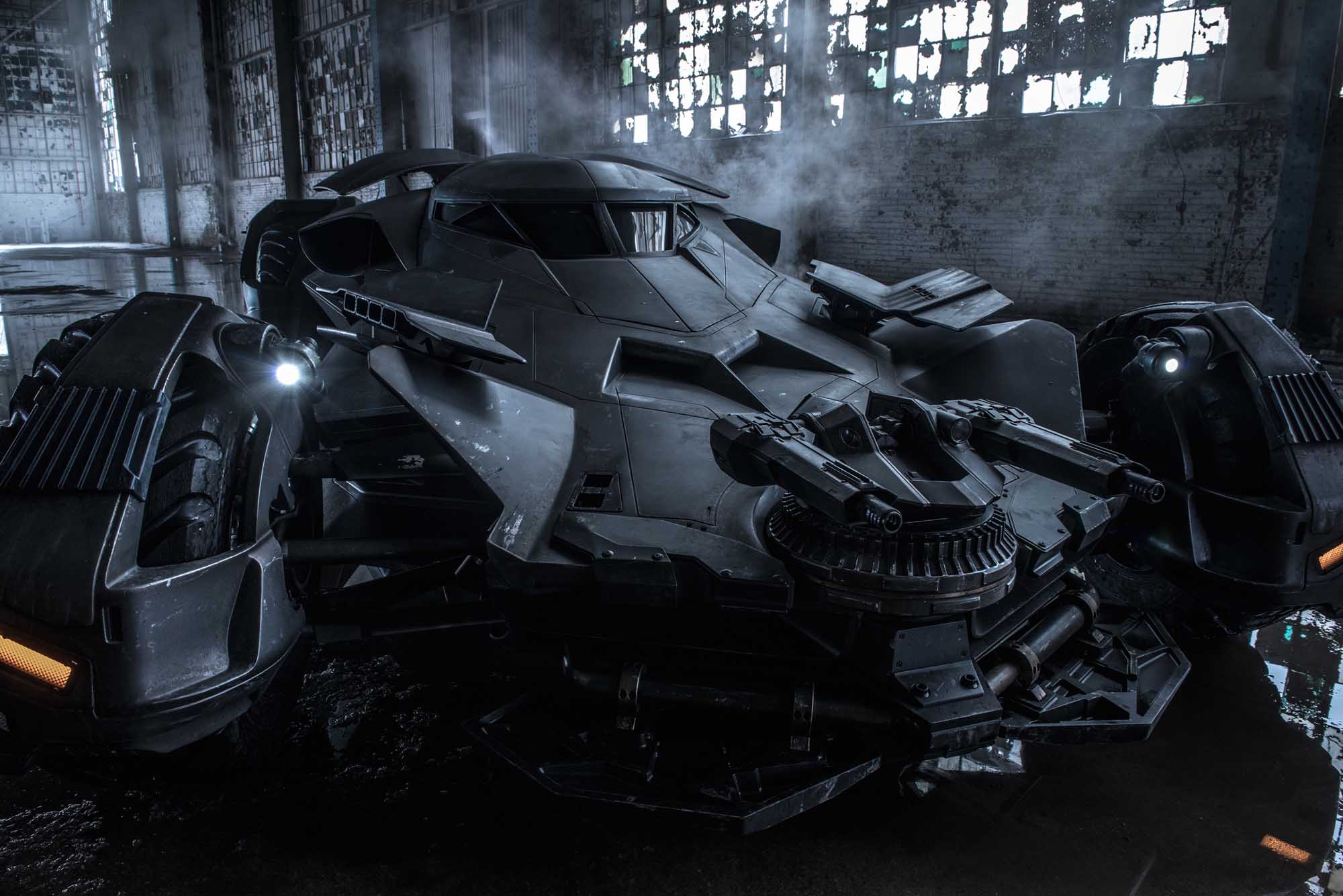 【視覺效果】《蝙蝠俠對超人：正義曙光》的真假 Batmobile