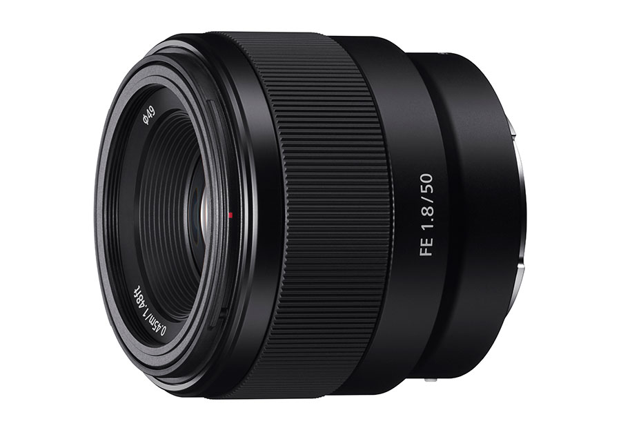 Sony 早前公佈的兩款 E-mount 全片幅新鏡頭，FE 50mm F1.8 以及 FE 70-300mm F4.5-5.6 G OSS 即將在 4 月下旬開始在本港發售，當中入門級的標準鏡 SEL50F18F 只售港幣 $2,090，是現時最平的一款 Sony 全片幅大光圈 E-mount 鏡頭。而 SEL70300G 作為 G 鏡系列，定位較高，售價亦相對較貴，要價港幣 $9,990，接近一萬元關口。