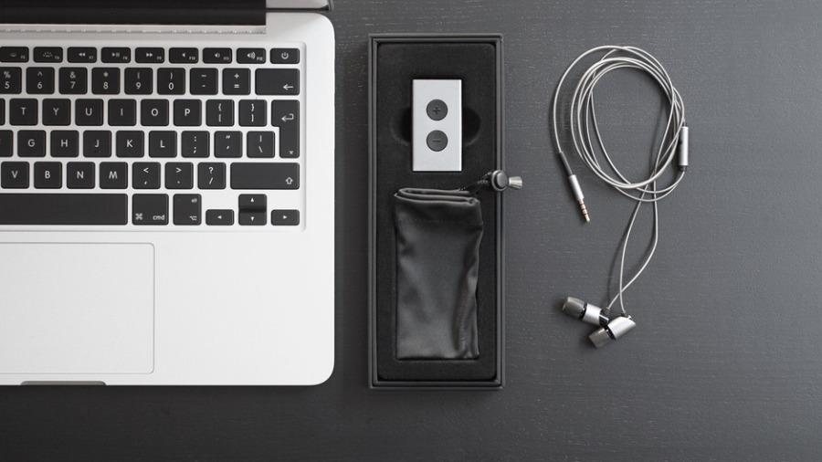 市場上愈來愈多微型袖珍 USB DAC 耳擴，讓你使用 Notebook 聽歌一樣可以享受高質素的音樂。英國高級音響品牌 Cambridge Audio 新推出的 DacMagic XS v2 微型 USB DAC 耳擴，最高支援 24bit/192kHz 音樂檔案播放。