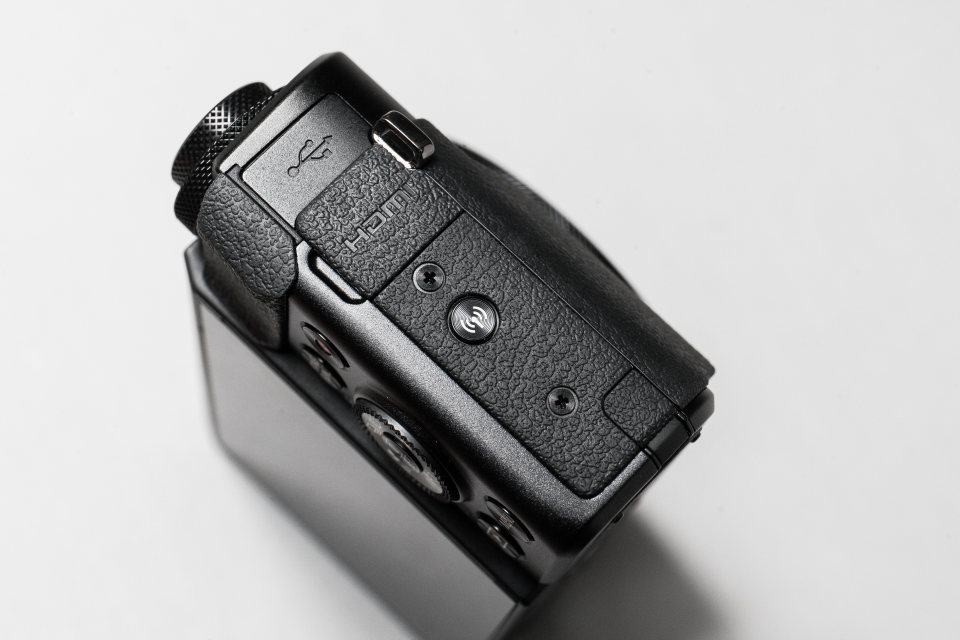 Canon 推出了旗艦機皇 EOS-1D X Mark II 的同時，也帶來全新輕便相機 PowerShot G7 X Mark II，強調是首部採用 DIGIC 7 影像處理器的相機，擴展了動態範圍，擁有更高速的對焦能力，亦強化自動追焦表現。
