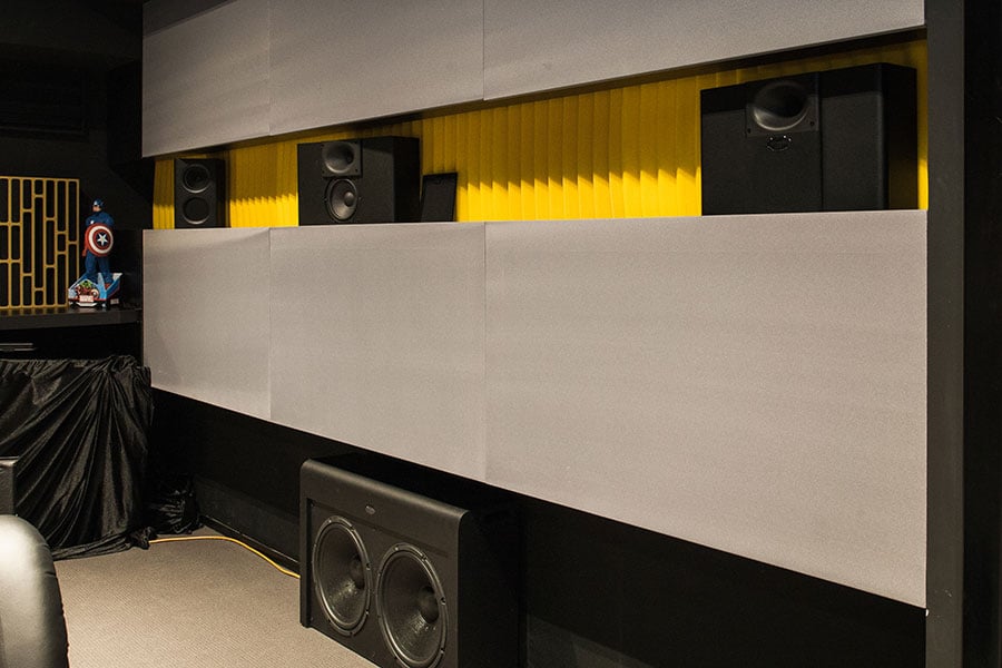 普通影音 showroom 試玩 Dolby Atmos，大家聽得最多可能都係 7 · 1 · 4，因為呢個都係普通民用 AV 前級同合併機的「極限」。不過，大家可能都知道米樂影音代理的 Trinnov Audio Altitude32 並不是一部「普通」的前級，可以處理多達 32 個聲道，而米樂位於觀塘的新 showroom 亦利用它來打造了一個驚人的 15 · 3 · 10 Dolby Atmos 系統。我們今次就找來了負責人 Ricky 講解一下打造新 showroom 的過程，亦會親身試下呢套「終極」環繞聲系統有幾「堅」。