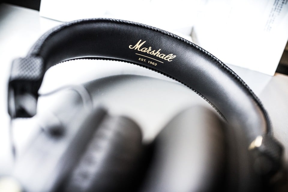 知名音響品牌 Marshall 自從踩過界玩埋耳機以來，其耳機產品一直有著良好口碑，經典獨特的造型，就算只掛在頸上已經覺得好有型、好有品味。最近為頭戴式耳機 Major II 追加藍牙連接功能，更方便用家拎出街使用。