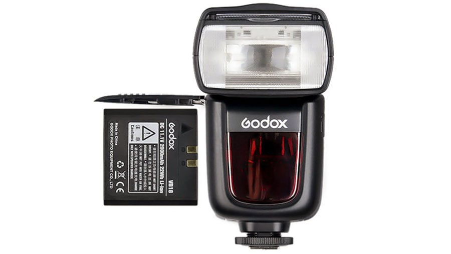 仲記得大陸閃燈品牌 Godox（神牛）推出首款採用鋰電池機頂閃光燈 V850 和 V860 的時候，好多用家都唔太睇好。不過似乎經過一段時間的考驗，大家對鋰電池的高速回電都幾受落，所以最近 Godox 就推出了 V860 II，有齊 Canon、Nikon 及 Sony 三個版本，兼容自家最新的 Godox 2.4GHz X 系列無線控制系統。
