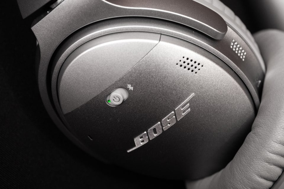 今次 Bose 在港的發佈會，除了帶來全新無線運動耳機 SoundSport 之外，還有新一代 QuietComfort 消噪耳機 QC35，到底追加了藍牙連接之後，消噪和音質表現會否有所下降呢？