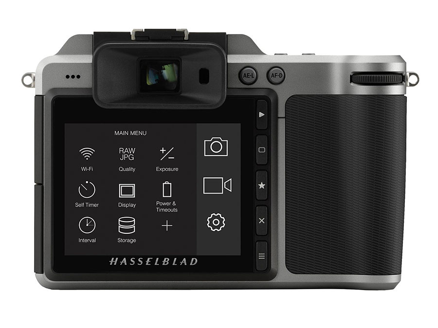 著名的中片幅相機品牌 Hasselblad 早幾日已經放出預告，將會發佈一款全新相機，足以「改變攝影產業的遊戲規則」。而這款新機昨晚亦正式登場，也就是全球首款中片幅無反 X1D。採用了 5 千萬像素中片幅 CMOS，全新的 Hasselblad X 接環加上取消了反光鏡箱的設計，令機身尺寸只有 150×98×71mm、重 725g，比起不少高階單反仲要輕巧便攜。