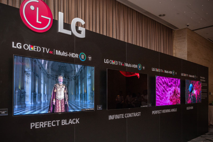 LG 是現時市場上最主要的 OLED TV 生產商，今次就一次過推出了四個新系列的 OLED TV，全部支援 4K 解像度同埋 HDR 高動態範圍，平面同弧形設計都有，選擇更加豐富之外，售價亦愈來愈親民，想試一試這種「終極」顯示技術？今年似乎係幾好的升級時機。