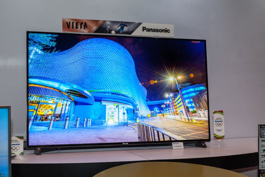 Panasonic 上年推出 3+3 原色技術的 4K 電視系列，今年採用這項 Hexa Chroma Drive 技術的新電視系列顏色表現進一步加強，除了獲得更廣闊色域之外，更邀得荷里活電影製作人為電視校準色彩，而且兩個高階新系列亦都支援 HDR 技術。