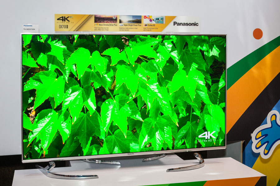 Panasonic 上年推出 3+3 原色技術的 4K 電視系列，今年採用這項 Hexa Chroma Drive 技術的新電視系列顏色表現進一步加強，除了獲得更廣闊色域之外，更邀得荷里活電影製作人為電視校準色彩，而且兩個高階新系列亦都支援 HDR 技術。
