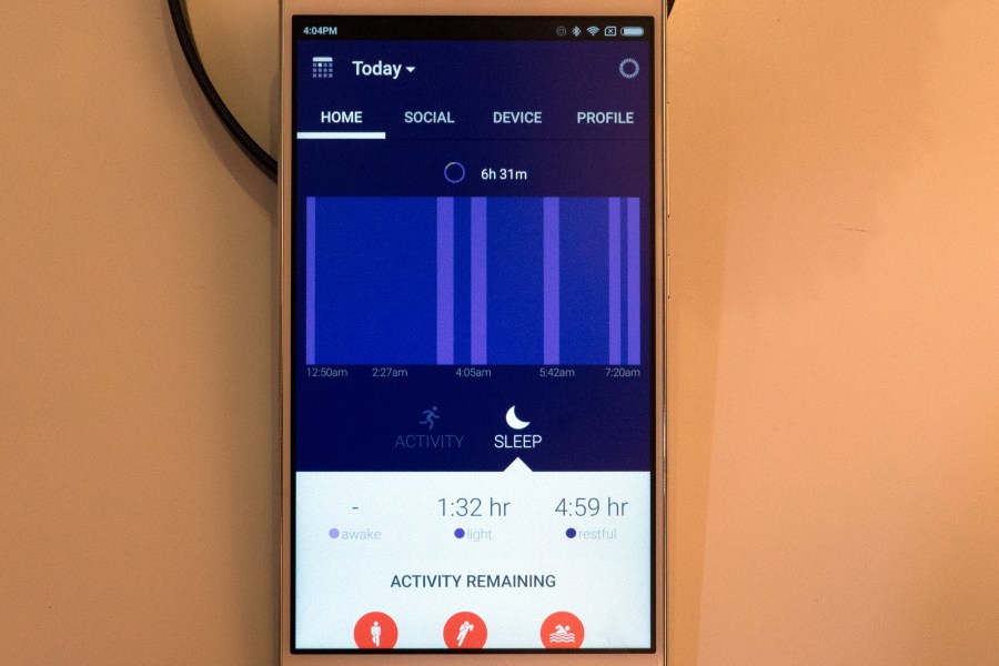 Fossil Group 旗下品牌 Misfit 今日（8 月 11 日）在港發佈兩款 Ray 及 Shine 2，讓用家每天記錄運動量及睡眠質素，同時外形不失時尚品味。不像其他智能手錶或手帶，兩款智能穿戴同樣毋須充電，使用圓餅電池，其電池使用時間長達 6 個月。