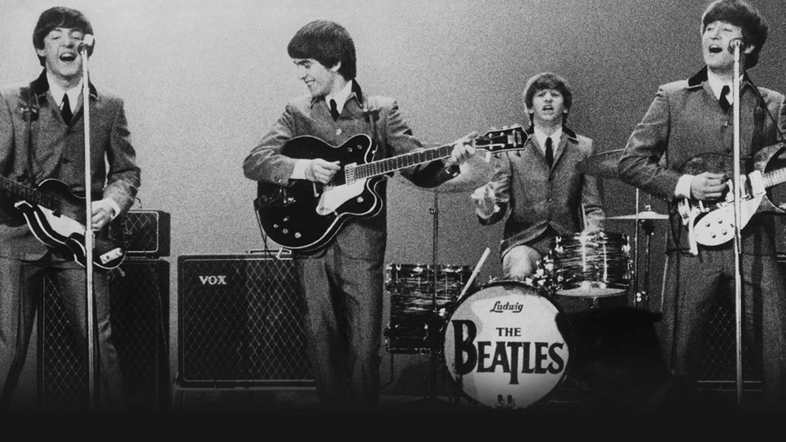 宣傳上說《The Beatles: Eight Days a Week - 走過披頭歲月》（下簡稱《走過披頭歲月》）是史上唯一獲授權絕密影像的 The Beatles（現在還有人只稱他們為「披頭四」嗎？）紀錄片，很多人因為「正貨」而被吸引（那有甚麼正不正貨呢？），但其實根本不重要（反正也未必好），倒是那些「絕密影像」才真正讓人印象難忘，叫人想像到那些年的狂熱。