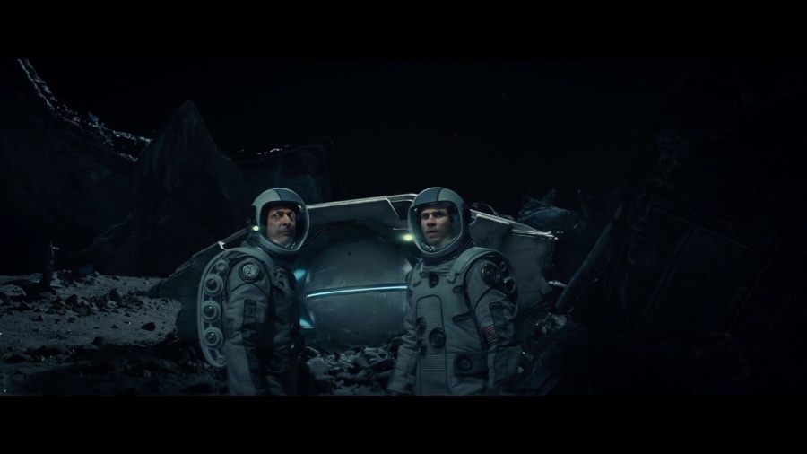 現時的 UHD Blu-ray 影碟都採用雙碟包裝，碟價只是提升一點點，就有一張 4K UHD 藍光碟及一張普通藍光碟，即使未買 UHD Blu-ray 播放機的朋友，亦可以睇住普通藍光碟先。相隔廿年，《天煞地球反擊戰：復甦紀元》是今年度令人最期待的續集電影之一，但可惜在劇情方面相當失色，不過戲中確實有不少大場面，特效亦更勝從前，值得買隻 Blu-ray 再次重溫或用來測試器材！