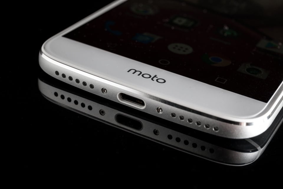 Motorola 最近推出的 Moto M 屬平價機款之一，二千餘元有齊防水、金屬機身、快速充電，以及支援 Dolby Atmos 全景聲音效，廠方聲稱內置喇叭也可以感受得到。真係咁厲害？當然要借來試一試。