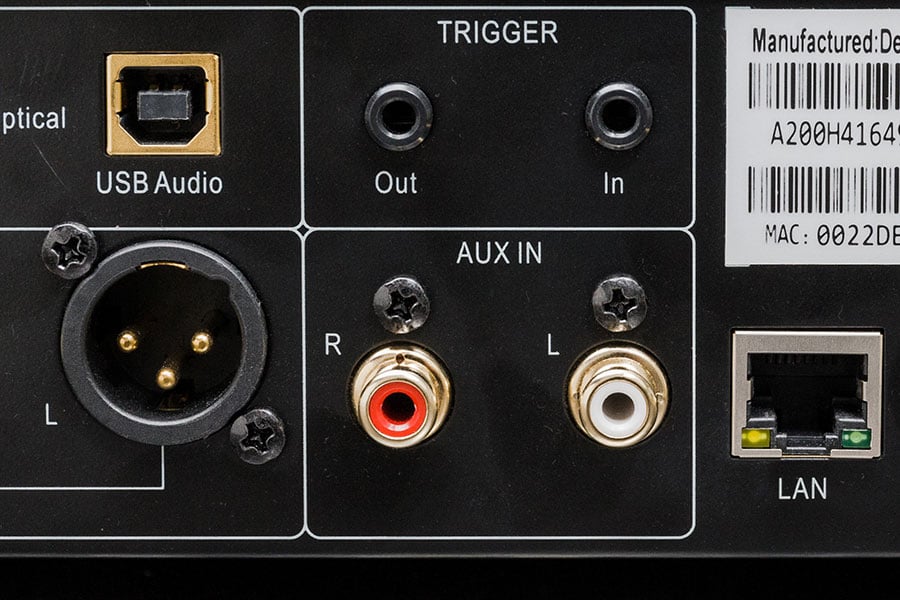 不少朋友都會用到 USB DAC 連接電腦聽歌，因為音質比起電腦直出通常比較好。不過今時今日 DAC 除了解碼兼容性要夠強之外，功能當然愈多愈好。OPPO 最新推出的 Sonica DAC 就是一款極多功能的 USB 解碼，除了支援現時最高規格的 32bit/768kHz PCM、DSD512 之外，一系列網絡音樂播放功能應有盡有，唔講仲以為係一部 Network Music Player。我哋今次就試一試 Sonica DAC 作為電腦解碼的表現，當然都會試吓各種網絡播放功能。