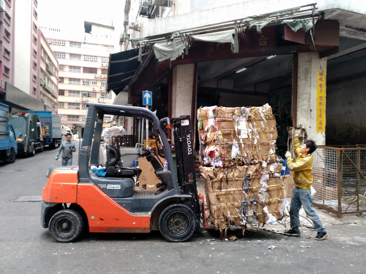 日系品牌 Onkyo 近年積極開拓流動音響產品，廠方一向十分重視香港市場，早前 CM 耳機系列是日本境外首度發行，而首款智能手機 GRANBEAT DP-CMX1 亦成為日本以外唯一發售地區。自稱為「High Fidelity Audio Smartphone」就已經說明來意，Onkyo 將研發 DAP 的線路設計放入智能手機身上，難怪不少傳媒都用「最強音質」來形容 DP-CMX1。