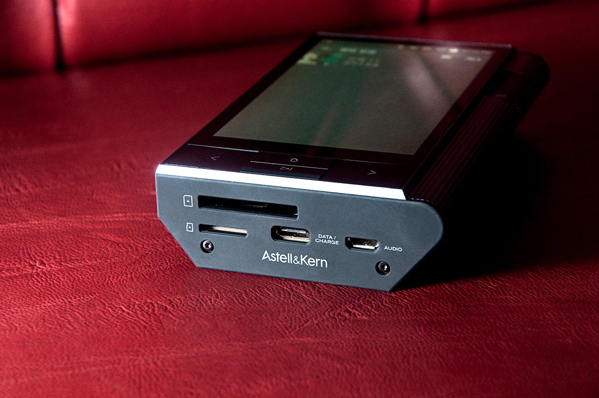 韓國著名 DAP 品牌 Astell&Kern，最新推出的 KANN 一改以往設計，走一體化路線，將 DAP 和耳擴整合起來，而輸出插口更是應有盡有！KANN 是一部有話題性的作品，「KANN」是德文，即是英文「Can」的意思，代表這部全新播放器甚麼都可以，究竟有乜咁巴閉？