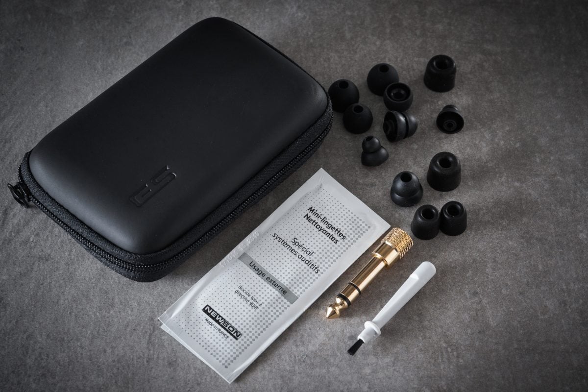 來自法國的耳機品牌 EarSonics，以嚴謹製作見稱，每對耳機堅持 100% 法國全人手精密製作。筆者較早前已評測過 EarSonics 入門型號 ES3 和中階型號 Velvet V2，今次輪到品牌最高階的 S-EM9，搭載 9 動鐵單元 3 路分音設計，雖然過萬的售價已經超出了很多人的選擇範疇，但它的音質當然有返咁上下，現在跟大家分享一下。