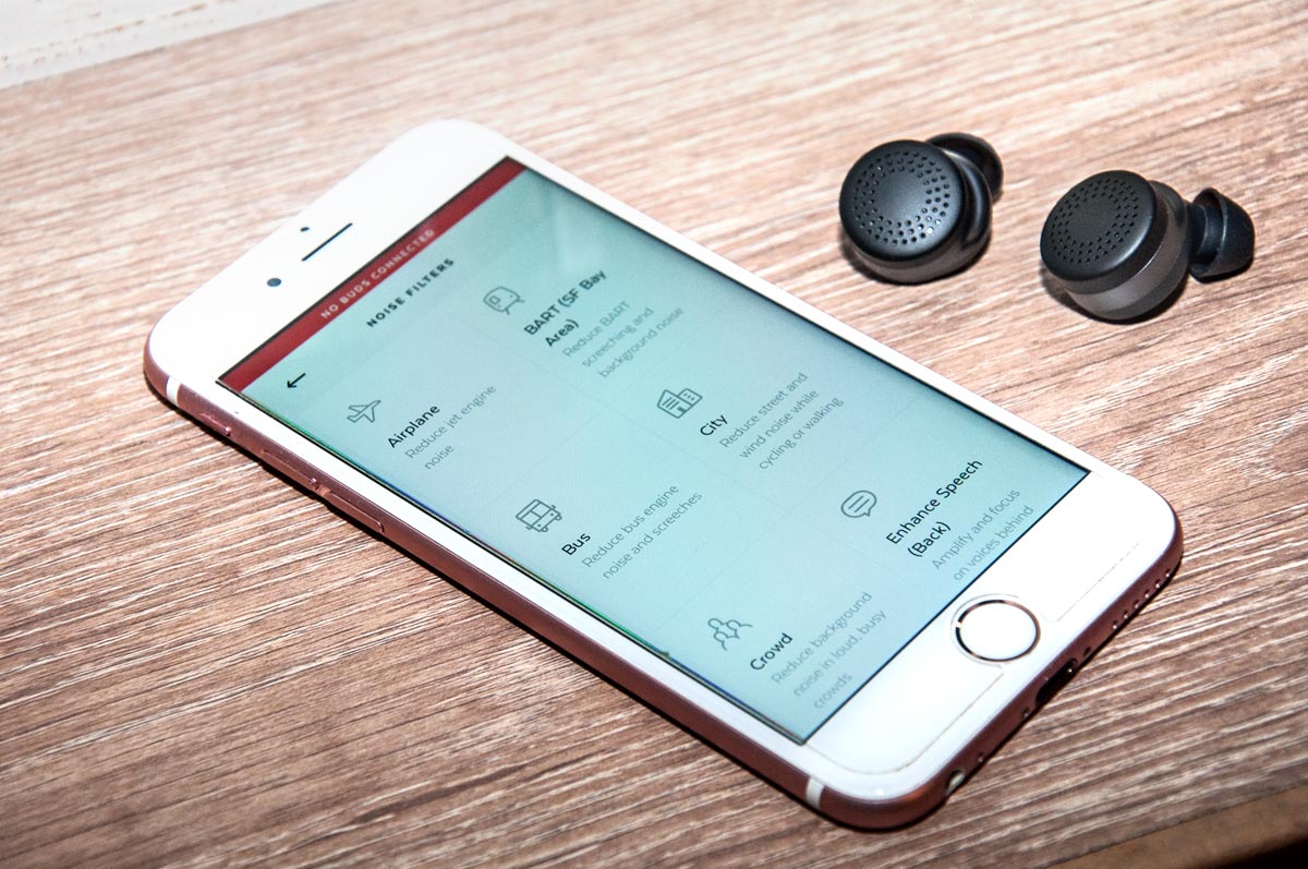 真無線耳機已相當流行，多不勝數，但要成為最受市場注目的一款，當然要有獨特的地方。Doppler Labs 就推出了一款 Here One，不僅是真無線耳機咁簡單，更聲稱是專屬你的高智能聽覺系統。它的最大賣點是，透過自家專用 App，用家可自行放大或減少環境的聲音，更可建立一個專屬自己的聆聽設定檔。