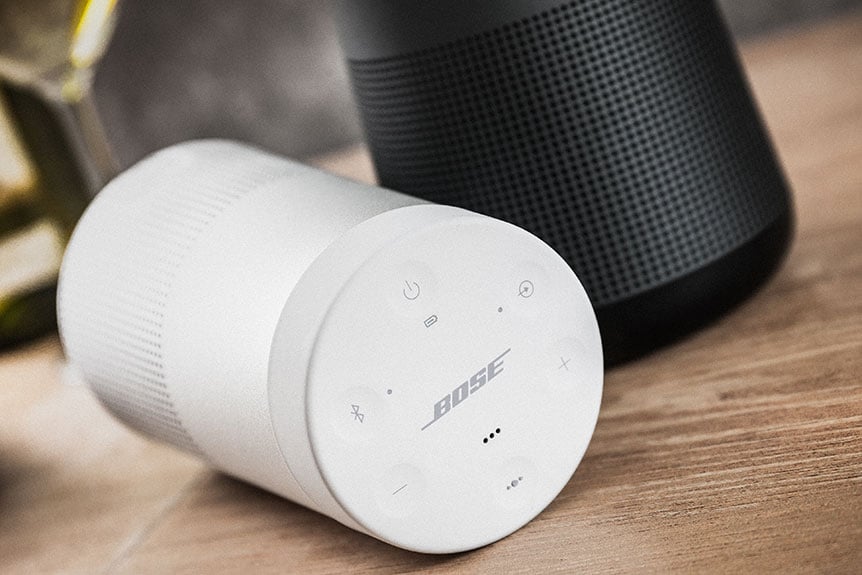 Bose 的 SoundLink 系列藍牙喇叭口碑一向相當好，所以早前 Revolve 和 Revolve+ 兩款新喇叭推出時，身邊都有好幾個朋友有興趣。尤其市面上雖然都有一些 360 度發聲的藍牙喇叭，不過就少有咁有型的設計。問題反而係「究竟揀邊隻好？」，Revolve+ 較大隻，似乎更好聲；Revolve 較小巧，更方便攜帶。所以我哋就一次過借齊兩隻嚟試吓，睇吓音質同使用上有咩分別、邊款會更好用。