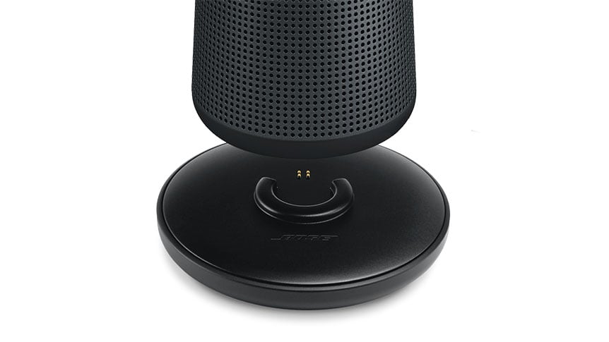 Bose 的 SoundLink 系列藍牙喇叭口碑一向相當好，所以早前 Revolve 和 Revolve+ 兩款新喇叭推出時，身邊都有好幾個朋友有興趣。尤其市面上雖然都有一些 360 度發聲的藍牙喇叭，不過就少有咁有型的設計。問題反而係「究竟揀邊隻好？」，Revolve+ 較大隻，似乎更好聲；Revolve 較小巧，更方便攜帶。所以我哋就一次過借齊兩隻嚟試吓，睇吓音質同使用上有咩分別、邊款會更好用。