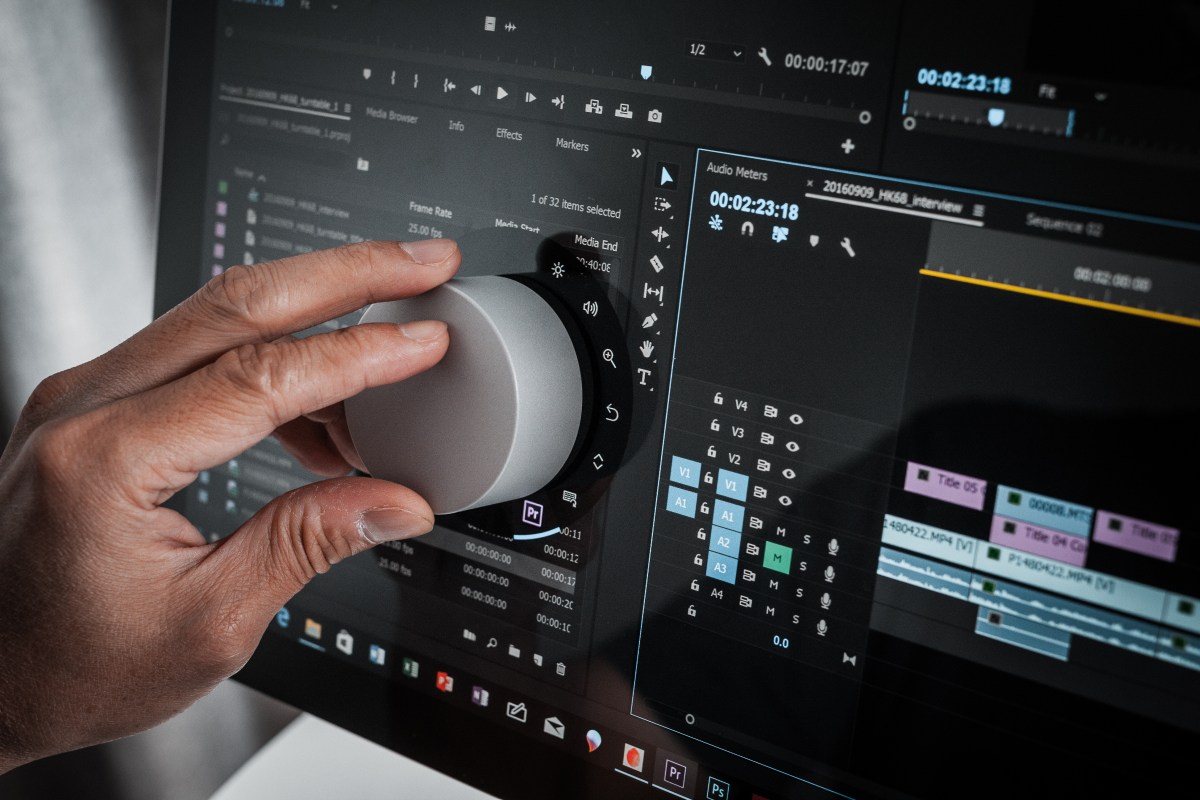 Microsoft 最新推出的 All-in-One 桌面電腦 Surface Studio，是專為繪圖及創作用家而設的，配備了 28 吋 PixelSense 觸控式屏幕，而且可調節不同角度。筆者借來試玩一段時間，使用後會否提高工作效率？能否吸引 iMac 用家過檔呢？以下分享 Surface Studio 實際應用於繪畫的心得。