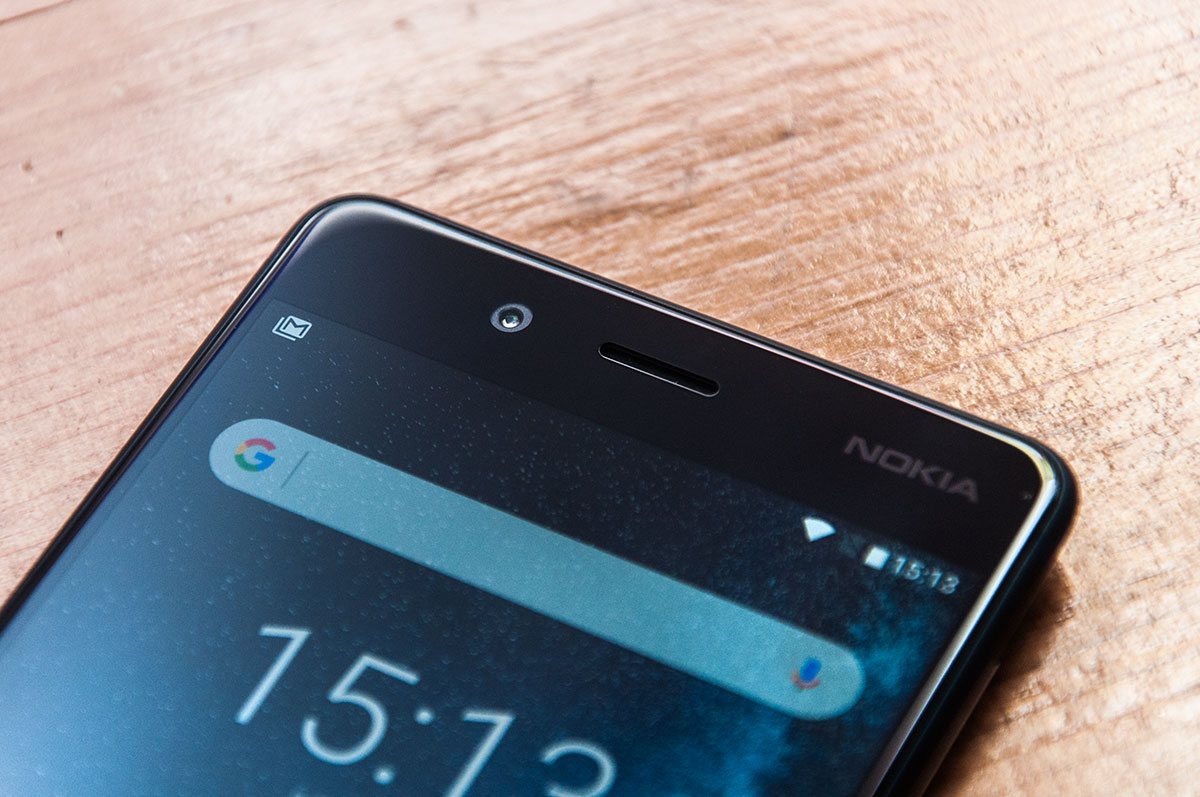 獲得 Nokia 手機品牌授權的 HMD Global，早前在倫敦發佈會上宣佈推出 Nokia 8，配備旗艦硬件規格，金屬機身，加上蔡司鏡頭加持，不少人都非常期待真正的旗艦機登場！今日正式在港舉行產品發佈會，Nokia 8 提供緞面藍及鋼鐵灰兩色選擇，定價相當有驚喜，只需 $4,088，非常抵玩。