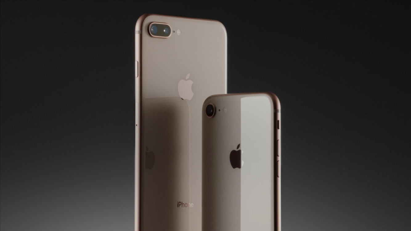除了有 one more thing 的 iPhone X（讀音：Ten）之外，還推出了 iPhone 8 及 iPhone 8 Plus，相比之下，售價似乎較「親民」一點。一如之前的傳聞，跳過 iPhone 7s，直接升級上 iPhone 8，基本上就是 iPhone 7 的後繼機款。