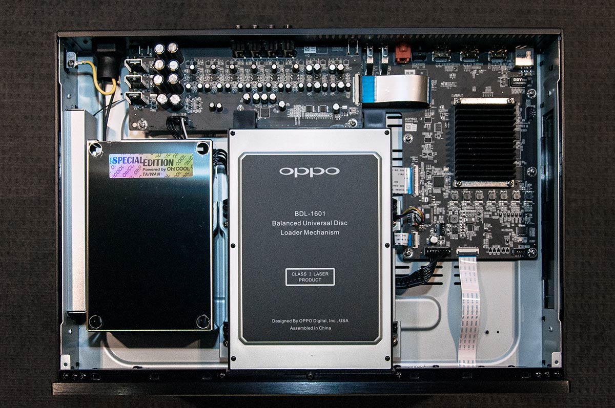 OPPO 藍光機一直在業界獲得相當高的評價，台灣代理遠東環球早前已推出過 BDP-103 SE、BDP-105 SE 等摩機版，今次更找來「歐酷科技」為 OPPO UDP-203 進行摩改，多位工程師經歷了半年時間研製出來，主要摩改電源及聲音模擬輸出部分，不僅提升兩聲道播放質素，畫質表現一樣有提升！