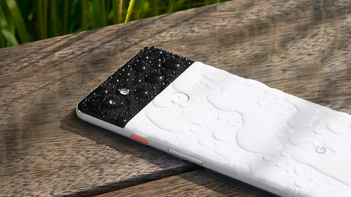 Google 於今日凌晨舉行的 Made By Google 發佈會，當中最受注目的當然是兩款旗艦手機 Pixel 2 及 Pixel 2 XL，擁有強勁的相機功能。早前攝影測試權威機構 DxOMark 給予 iPhone 8 Plus 取得 94 分的驕人成績；隨後 Samsung Galaxy Note 8 的拍攝評分亦同樣是 94 分，平分秋色。但是，這個紀錄就被 Pixel 2 的 98 分打破了，成為目前最強拍攝手機！