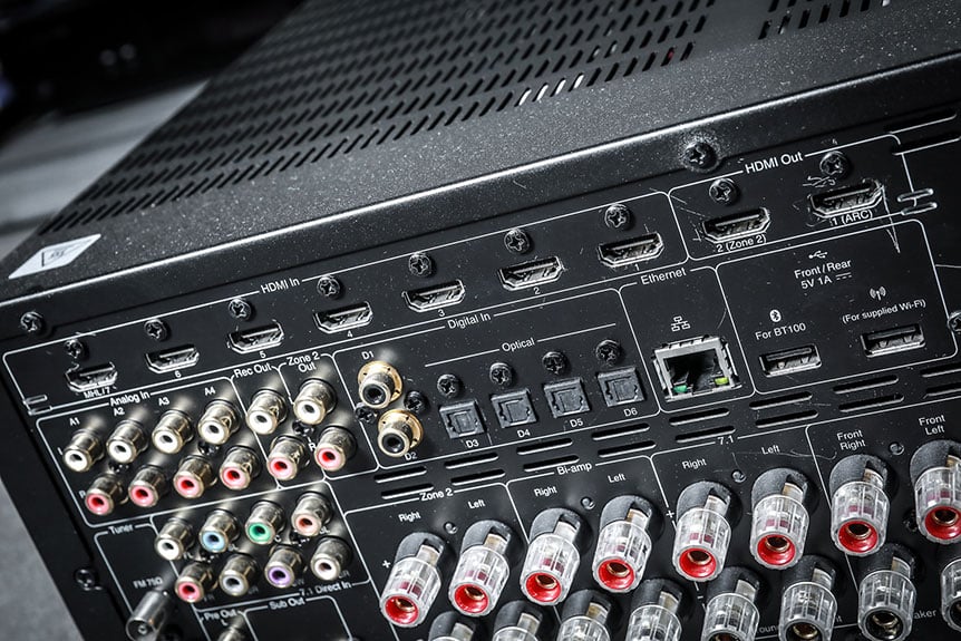 Cambridge Audio 的 MINX 系列微型喇叭阿熾一向都幾鍾意，的骰慳位，不過能量幾強，四四方方的設計亦都夠型格，而且最重要係配搭靈活，想買一隻、一對或者一套都可以，自己組建家庭影院系統的話，呢樣係幾大的優點。今次就用 MINX Min 22 配搭了同廠的 CXR200 擴音機以及兩隻 X301 超低音組成一套 7.2 系統，試吓這個「套裝」的環繞聲效果，睇吓細喇叭配合自家高階擴音機可以有點樣的效果。