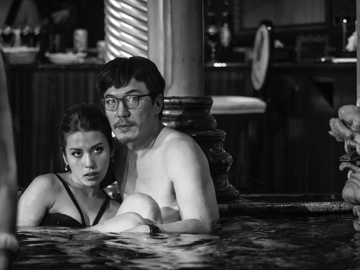 黃信堯導演的《大佛普拉斯》是 2017 年出色的台灣電影——說它「出色」，字面上是矛盾的，因為它基本上是一齣黑白電影。