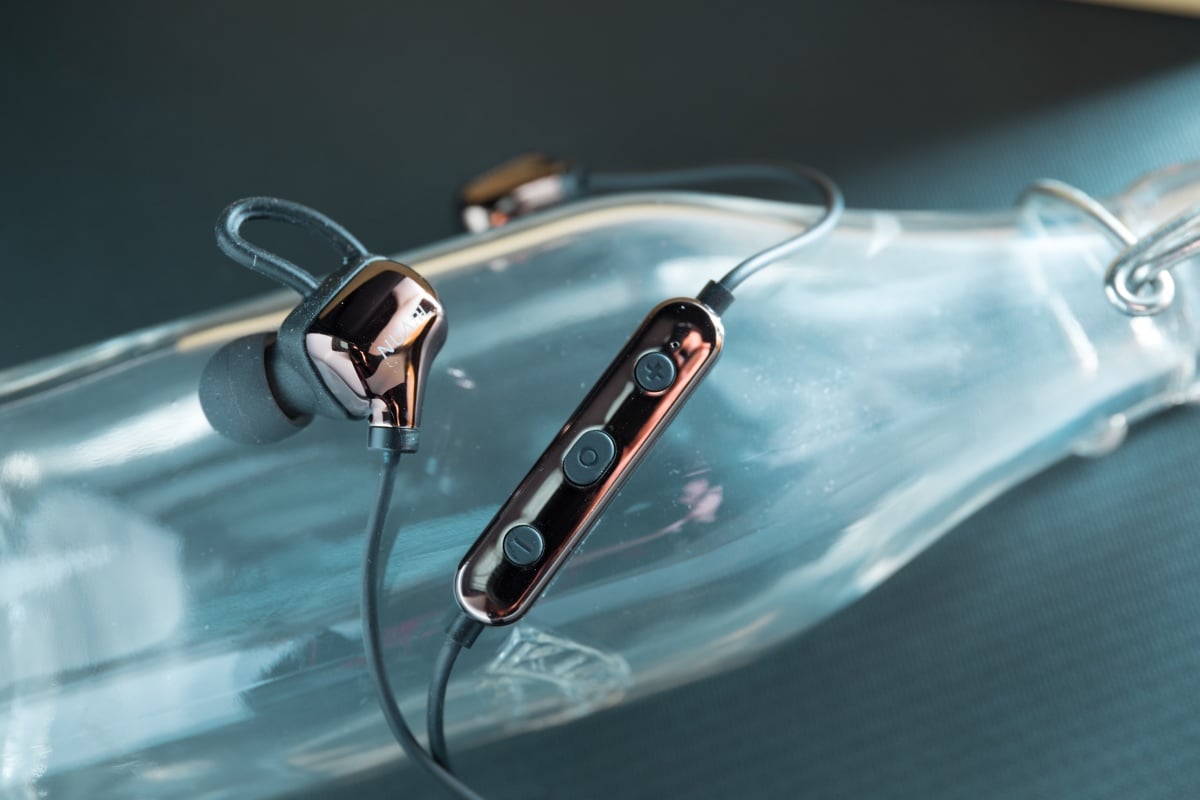 去年日系品牌 Nuarl 正式抵港，推出一系列耳機產品。近日該品牌更新產品線，NB10R2 就是 NB10 的升級版，雖然新機的外觀與上代一模一樣，但引入了專利技術，無論音質和功能方面都得以全面升級。