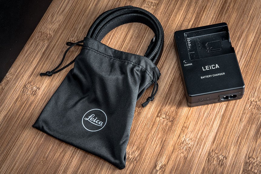 Leica CL 是 Leica 採用 TL 接環的新一代無反，比起之前的 TL 到 TL2 的小改版，今次的 CL 加入了更豐富的按鍵和轉盤，加上內置 EVF，除了使用上更就手之外，設計上更神似 Leica 經典的 M 列。外形上既延續了 Leica 的奢華與經典，至於拍攝功能同畫質方面的表現又係點？今次就同大家試吓。