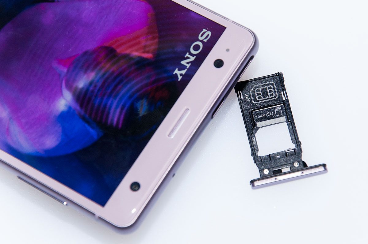 早前在 MWC 2018 現身的 Sony 新一代旗艦手機 Xperia XZ2，終於正式在港發佈，一改以往外觀設計之餘，更是首部支援 4K HDR 影片攝錄的智能手機。新機將於 3 月 23 日見街，定價為 $6,198，會否太過進取呢？