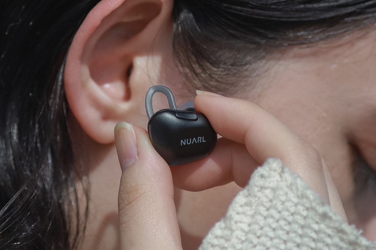 日系品牌 Nuarl 去年登陸香港，推出一系列入門級價位的耳機。該品牌的聲音表現主張 Natural（自然）及 Neutral（中性），在市場上都有不錯的口碑。最近宣佈推出旗下首旗真無線耳機 NT01，搭載 6mm 動圈單元及 HDSS 專利技術，成為全球首款用上這項技術的真無線耳機。