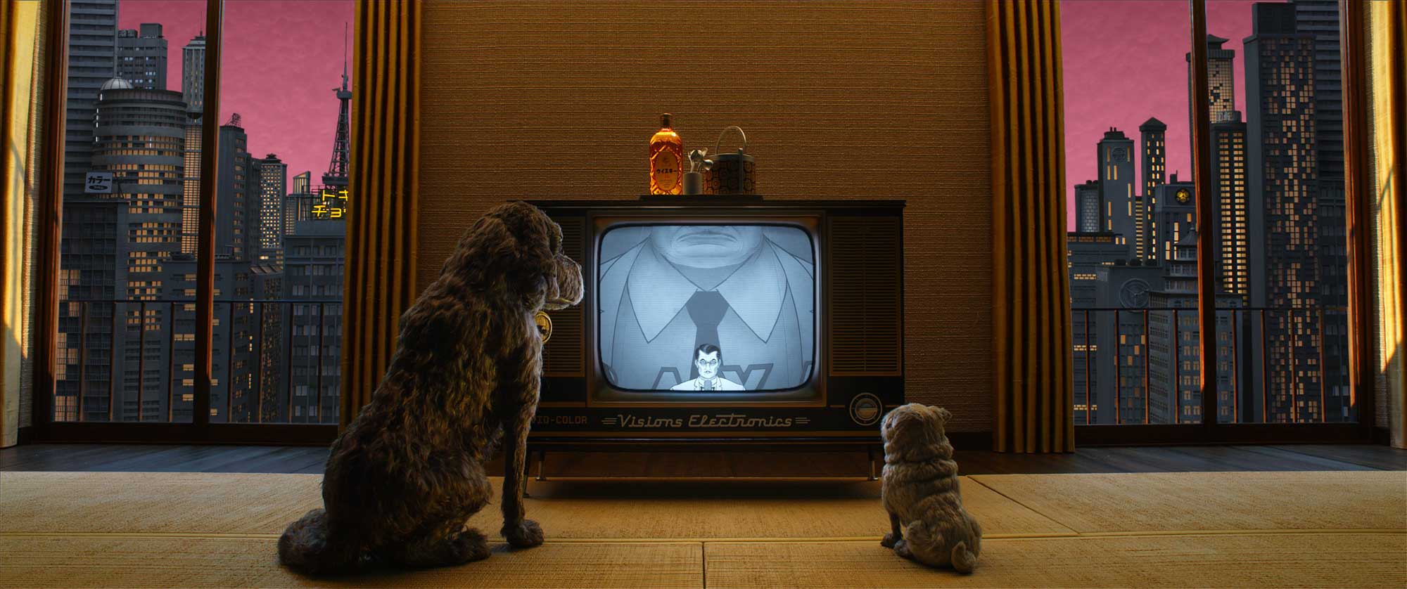 表面上看來，《犬之島》（Isle of Dogs）說的是一個尋找愛犬的故事，如果你是導演 Wes Anderson 的追隨者，更會被其落足心機、顯然很花人力物力的定格拍攝（stop-motion）深深吸引，9 年前他的《狐狸先生無得頂》（Fantastic Mr. Fox）就讓我們見識過這方面的技巧。當然還有他在用色和字體上的嚴謹，以及近乎強迫症般，對構圖對稱、主體置中等形式的執著。不過，《犬之島》又豈止這些既有風格那麼簡單？