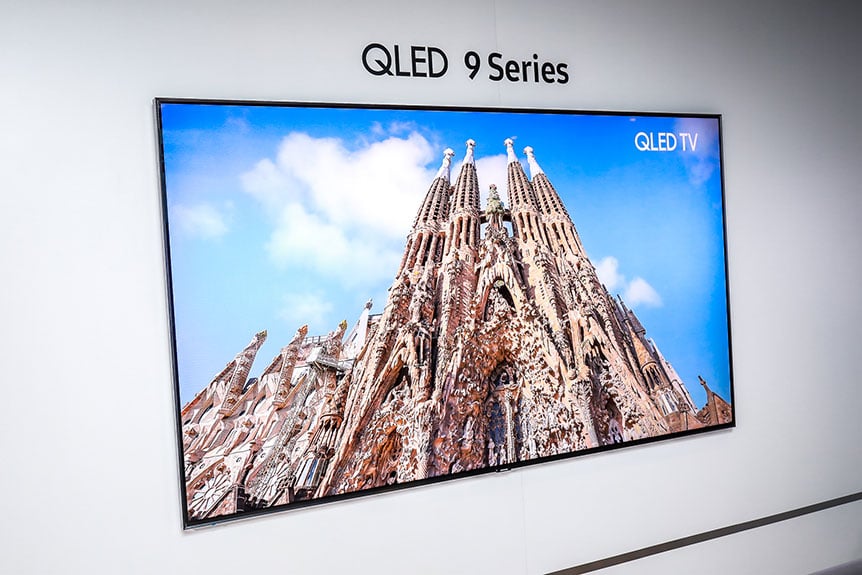 Samsung 新一代 QLED 系列剛剛正式抵港，今次新系列率先引入了在年初 CES 上公佈的更強高動態畫面技術 HDR10+，可以兼容日後推出的 HDR10+ 影碟以及串流影片。此外，新機仲加入了相當有趣的 Ambient Mode（環境模式），電視掛牆擺放的話，可以顯示同後面牆身一樣的顏色同圖案，令到平時電視好似「隱形」一樣。