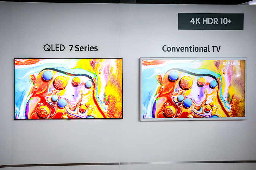 Samsung 新一代 QLED 系列剛剛正式抵港，今次新系列率先引入了在年初 CES 上公佈的更強高動態畫面技術 HDR10+，可以兼容日後推出的 HDR10+ 影碟以及串流影片。此外，新機仲加入了相當有趣的 Ambient Mode（環境模式），電視掛牆擺放的話，可以顯示同後面牆身一樣的顏色同圖案，令到平時電視好似「隱形」一樣。