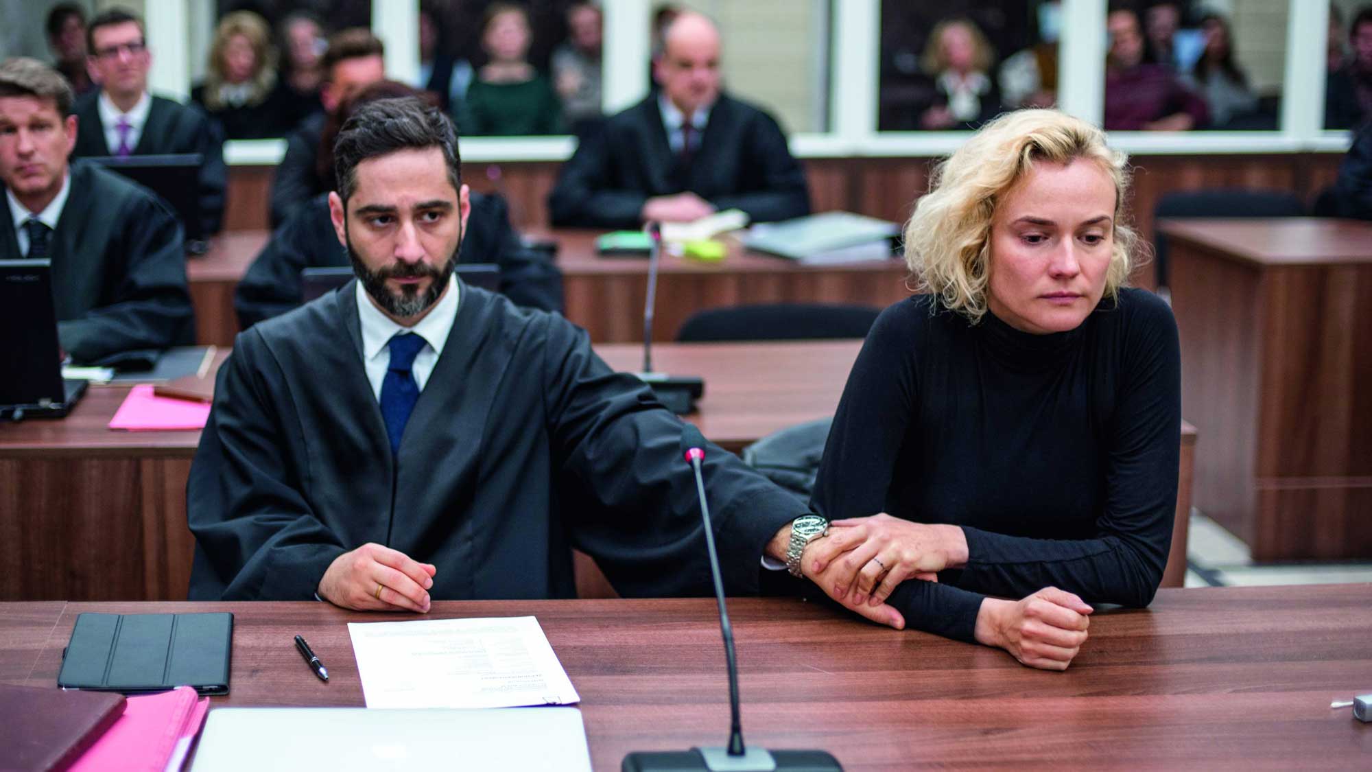 德國土耳其裔導演 Fatih Akin 的作品，目標一向很明確，大多都是圍繞土耳其移民（或其下一代）在德國的生活及社會上的處境。《公義暗角》（In the Fade）也是這樣的一部作品，靈感來自真人真事：在 2000 年左右起，德國有連串針對土耳其移民的仇外謀殺案，然而警方卻把焦點轉移為案件與毒品和賭博有關聯，誤導大眾甚至是受害者的身邊人。