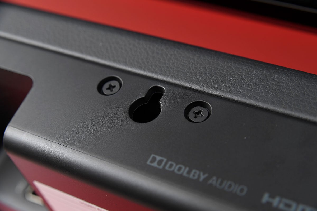 Sony 在早前的發佈會推出了一系列的電視同 Soundbar 產品，當中最吸引阿熾的其中一款就係 HT-S200F 小型 Soundbar，適合細廳、細房使用，除了提升電視音效之外，其實擺電腦檯用來睇戲似乎都好唔錯，今次就試吓實際用這款細 Soundbar 睇戲係咩效果。