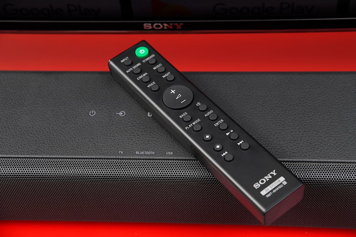 Sony 在早前的發佈會推出了一系列的電視同 Soundbar 產品，當中最吸引阿熾的其中一款就係 HT-S200F 小型 Soundbar，適合細廳、細房使用，除了提升電視音效之外，其實擺電腦檯用來睇戲似乎都好唔錯，今次就試吓實際用這款細 Soundbar 睇戲係咩效果。