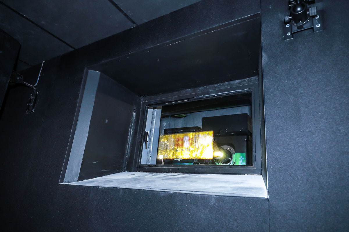 裝修多時，位於沙田新城市廣場的戲院終於開幕，交由洲立影藝有限公司（MCL 院線）營運後，新戲院取名為 MOVIE TOWN，並於 6 月 8 日（星期五）正式開始試業。新戲院在影音設備方面有好大升級，除了 4K 鐳射投影、Dolby Atmos 音效、RealD 3D 影院之外，還有全港首間 Onyx Cinema LED 影院，7 個影院有多達 1,700 座位，是現時新界區規模最大的戲院。沙田區或新界區的戲迷終於有新選擇，而且新開幕期間還有超多優惠，鍾意睇戲的朋友不要錯過今次機會。