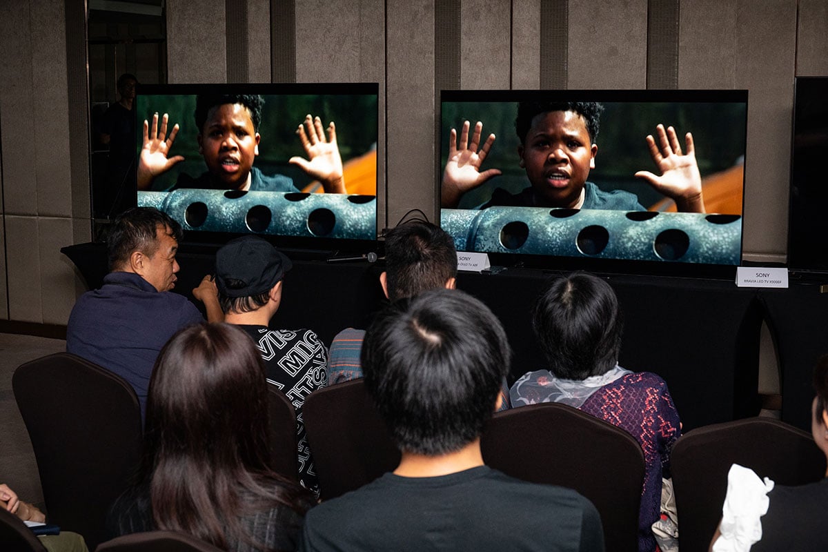 Sony 早前正式帶來了 2018 年最新 4K 電視系列，包括第二代 4K OLED 電視 A8F 以及高階 4K LED 電視系列 X9000F，配合最新的 Dolby Vision 韌體升級，可以帶來現時最頂級的 4K 畫面。早前 Sony 聯同 SPILL 就舉辦了新電視系列的體驗活動，讓參加的朋友可以近距離、以最貼近家居環境使用的畫面設定，仔細比較一下新電視在 X1 Extreme 處理器、Dolby Vision 以及 X-Motion Clarity 技術下帶來的畫質提升。同場還有 Sony 最新推出的 Dolby Atmos Soundbar 系列 HT-Z9F 及 HT-X9000F 的示範，聲效包圍感好多到場的朋友都力讚。