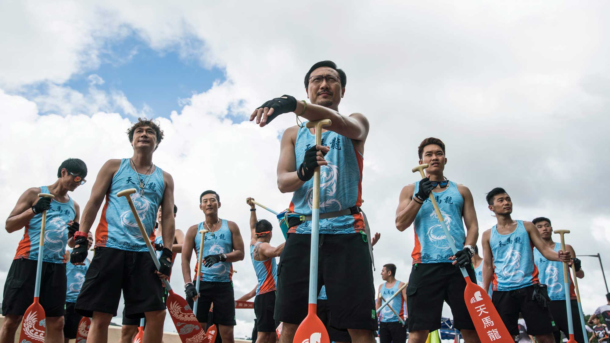 表面上，這是一部「獅子山下體現香港精神」的勵志電影，但骨子裡有一種「無能為力」、「苦中作樂」與「係咁㗎啦」的香港精神，充滿挫敗感的自嘲。