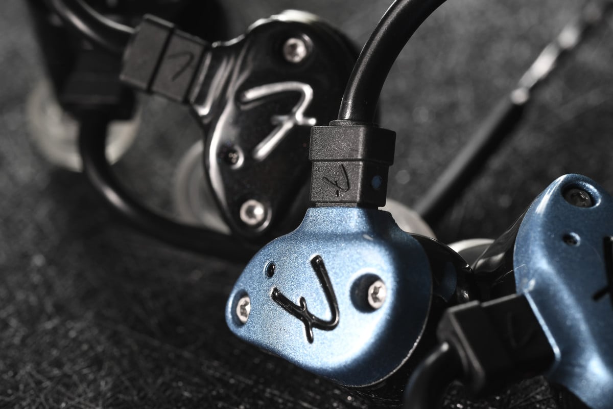 Fender 繼 CM 耳機和 PureSonic 入門系列之後，全新 Audio Design Lab 系列 Pro IEM 耳機亦正式亮相，分別有 NINE 1、TEN 3、TEN 5 及 THIRTEEN 6，全部都在美國工作室進行組裝及生產。前三款耳機已率先抵港，立即同大家試一試。