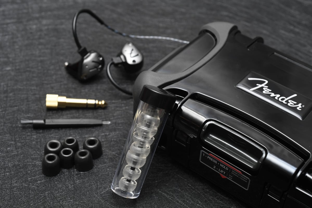 Fender 繼 CM 耳機和 PureSonic 入門系列之後，全新 Audio Design Lab 系列 Pro IEM 耳機亦正式亮相，分別有 NINE 1、TEN 3、TEN 5 及 THIRTEEN 6，全部都在美國工作室進行組裝及生產。前三款耳機已率先抵港，立即同大家試一試。