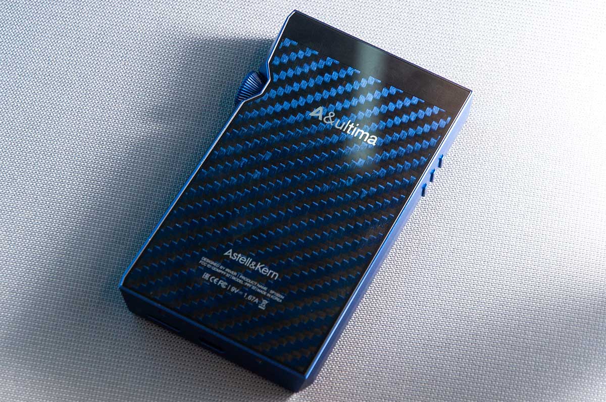 韓國 DAP 品牌 Astell&Kern 又有新型號，今次是 A&Ultima 旗艦系列的繼承者 SP1000M。體積與重量相比 SP1000 更細小輕巧，雖然售價更便宜，但硬件規格沒有被比下去，其平衡輸出功率卻由 3.9Vrms 提升至 4.2Vrms 的水平，同時更是旗下首部 DAP 可以自行安裝串流音樂服務 Apps。